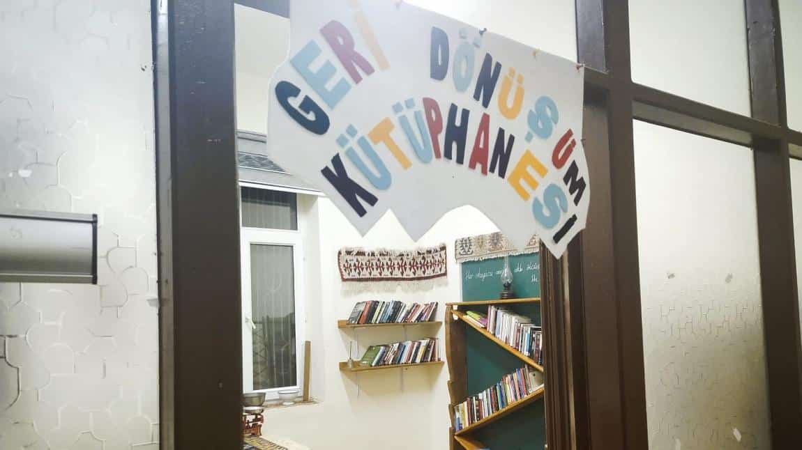 Sarız Halk Eğitimi Merkezi Geri Dönüşüm Kütüphanemiz açılışa hazır halde.